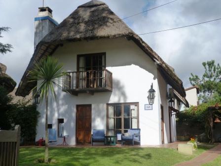 Pretty  thatched cottage in Pinares
