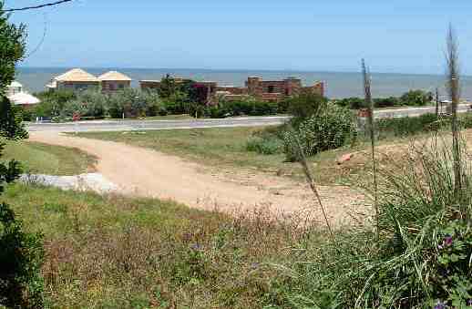 Superb plot of land of 547m2 on which to build your dream summer home with unobstructed ocean views.