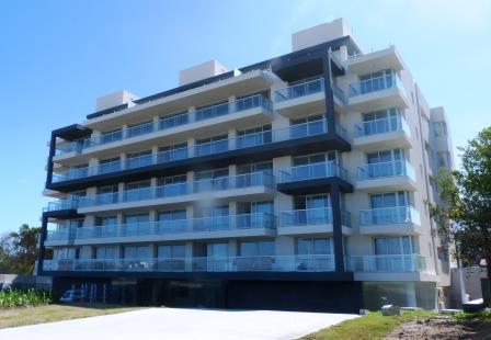 Deluxe, spacious serviced apartment opposite the sea, playa Brava