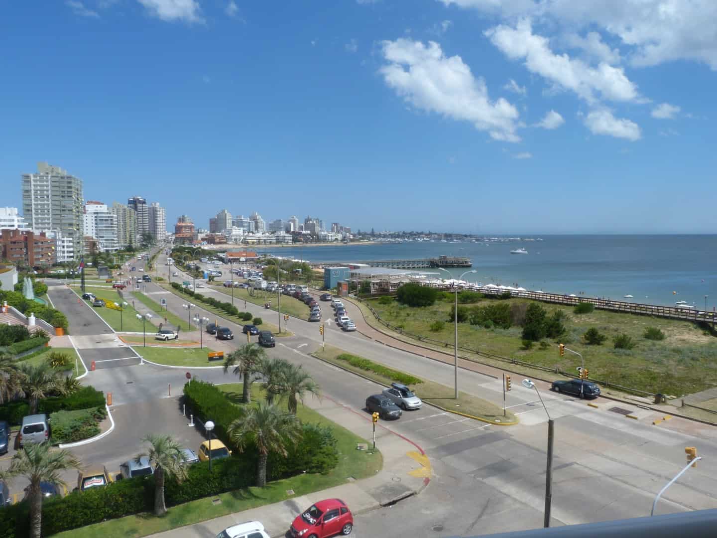 Very luxurious apartment in thought after building and in prime location of Punta del Este