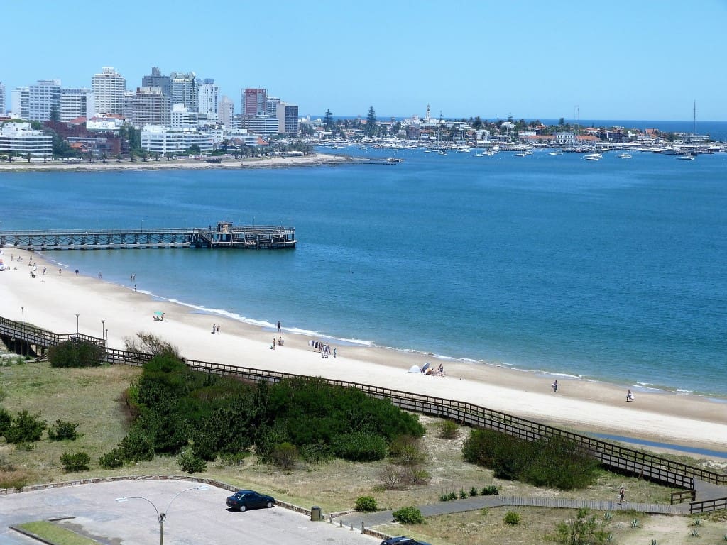 Well appointed flat in deluxe building opposite sea, Mansa, Punta del Este
